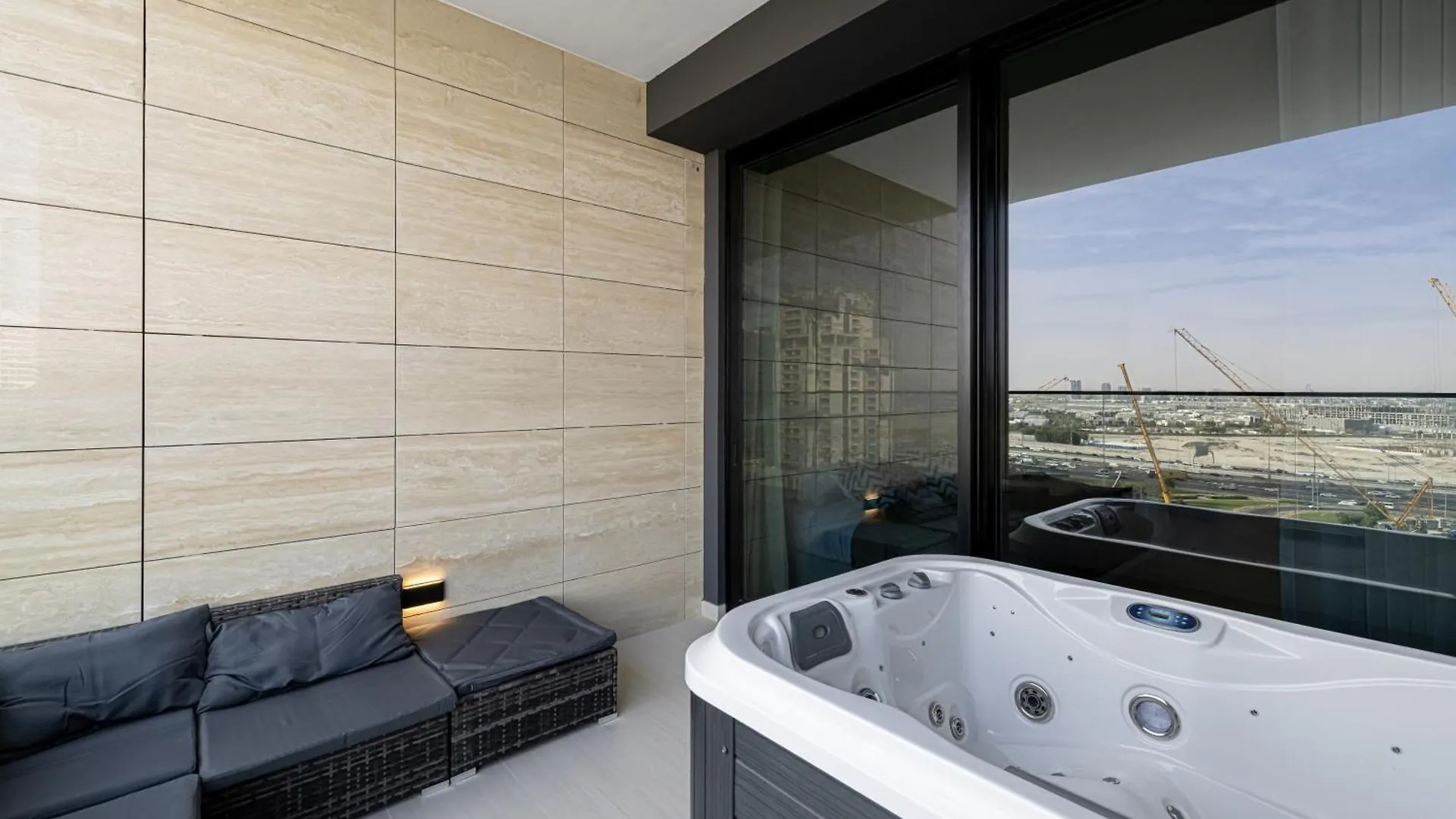Daniels Studio At Marasi Drive With Canal View Dubai
