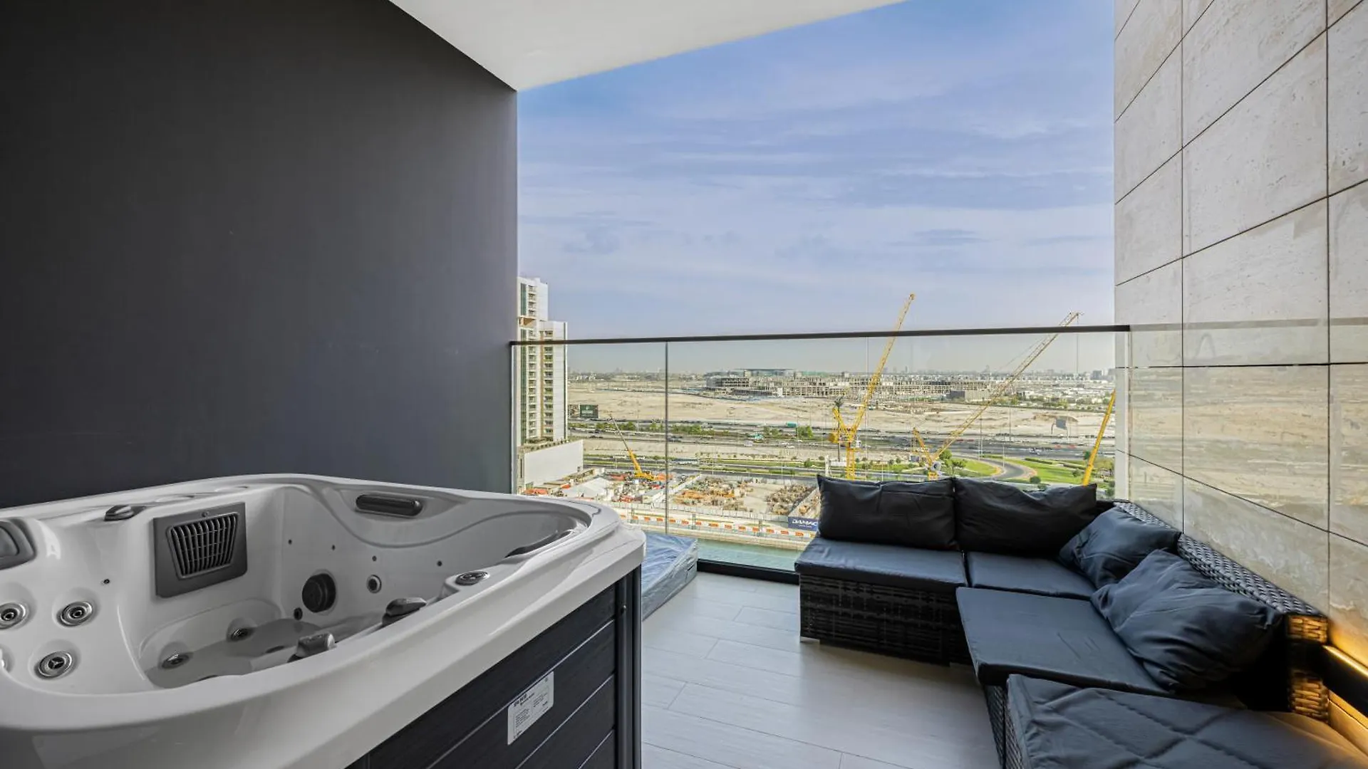 Daniels Studio At Marasi Drive With Canal View Dubai United Arab Emirates